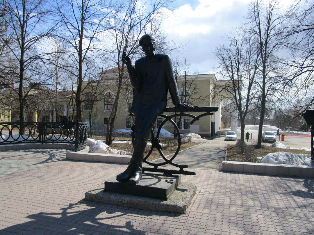 Statue of Reshetov-Berezniki必去景点