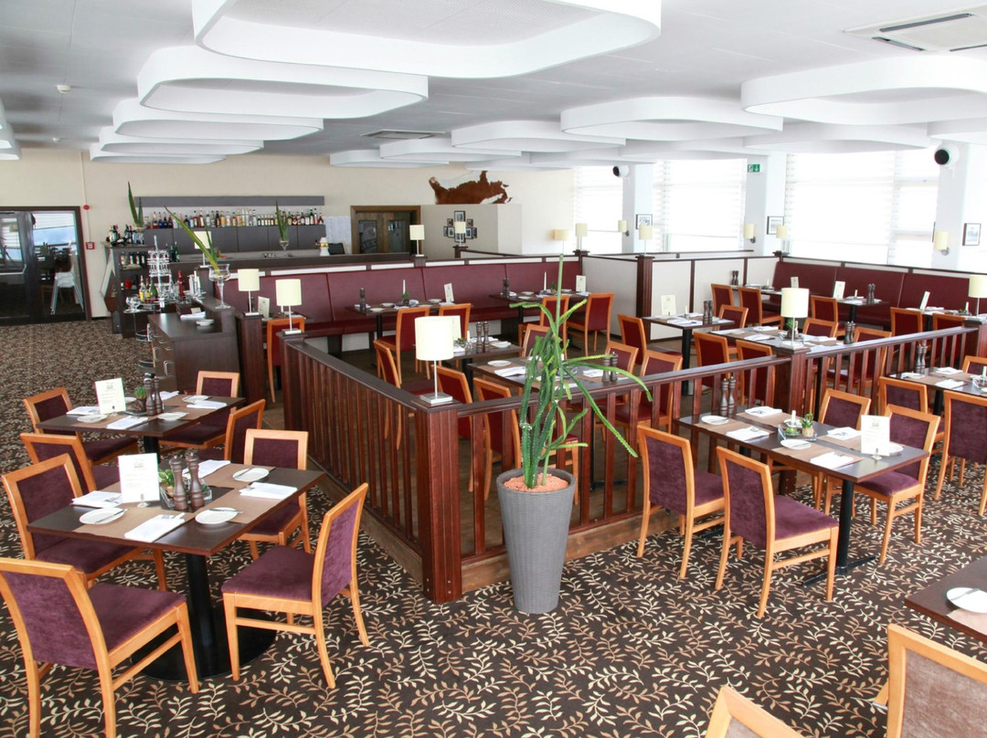 AZado Restaurant & Cafe