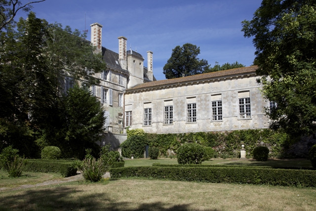L'Aiguillon-sur-Mer旅游景点-Abbaye Royale de Saint-Michel-en-l'Herm