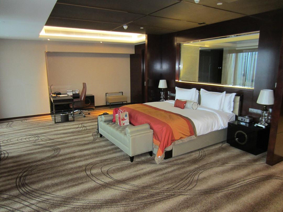 兰州皇冠假日酒店主图