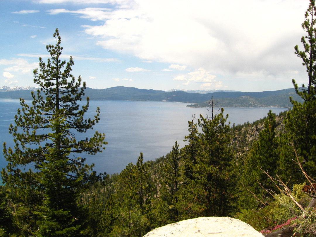 Flume Trail-太浩湖必去景点