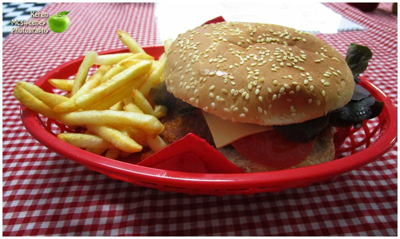 Kumbia餐馆和美食-Mel's Diner & takeaway