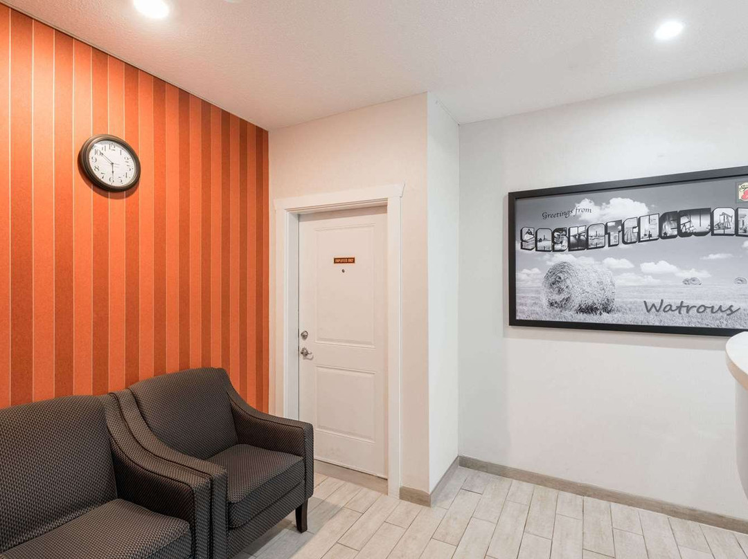 Super 8 by Wyndham Watrous主图