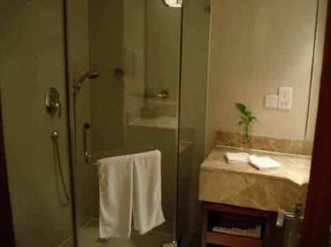 中威蓝海御华大饭店(无锡惠山万达广场店)-浴室