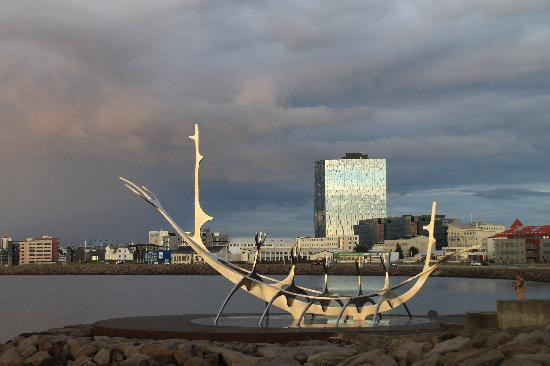 “太阳之舟”雕像-雷克雅未克必去景点