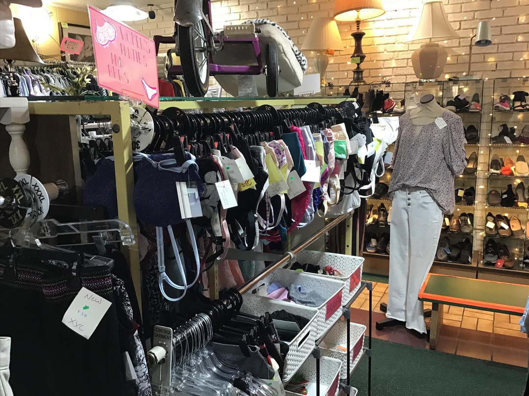 Love it Once More Thrift Store-Clinton必去景点