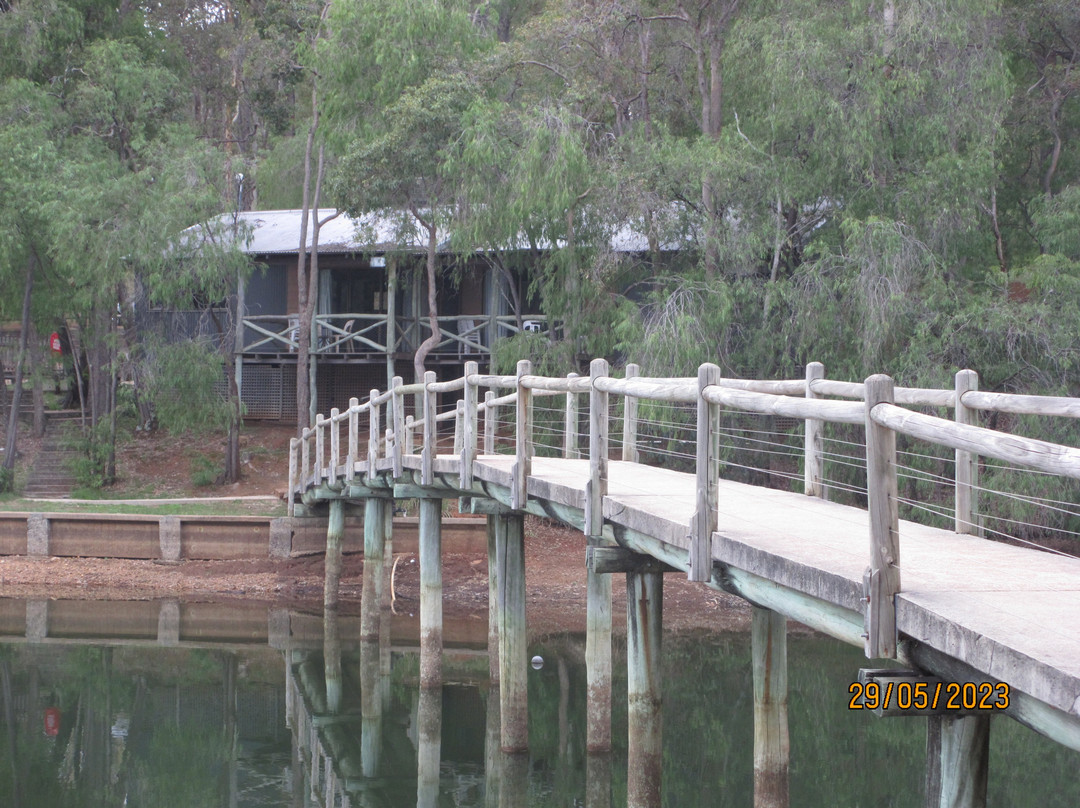 Evedon Lakeside Retreat主图