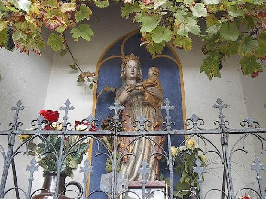 Carmelite Church-博帕德必去景点