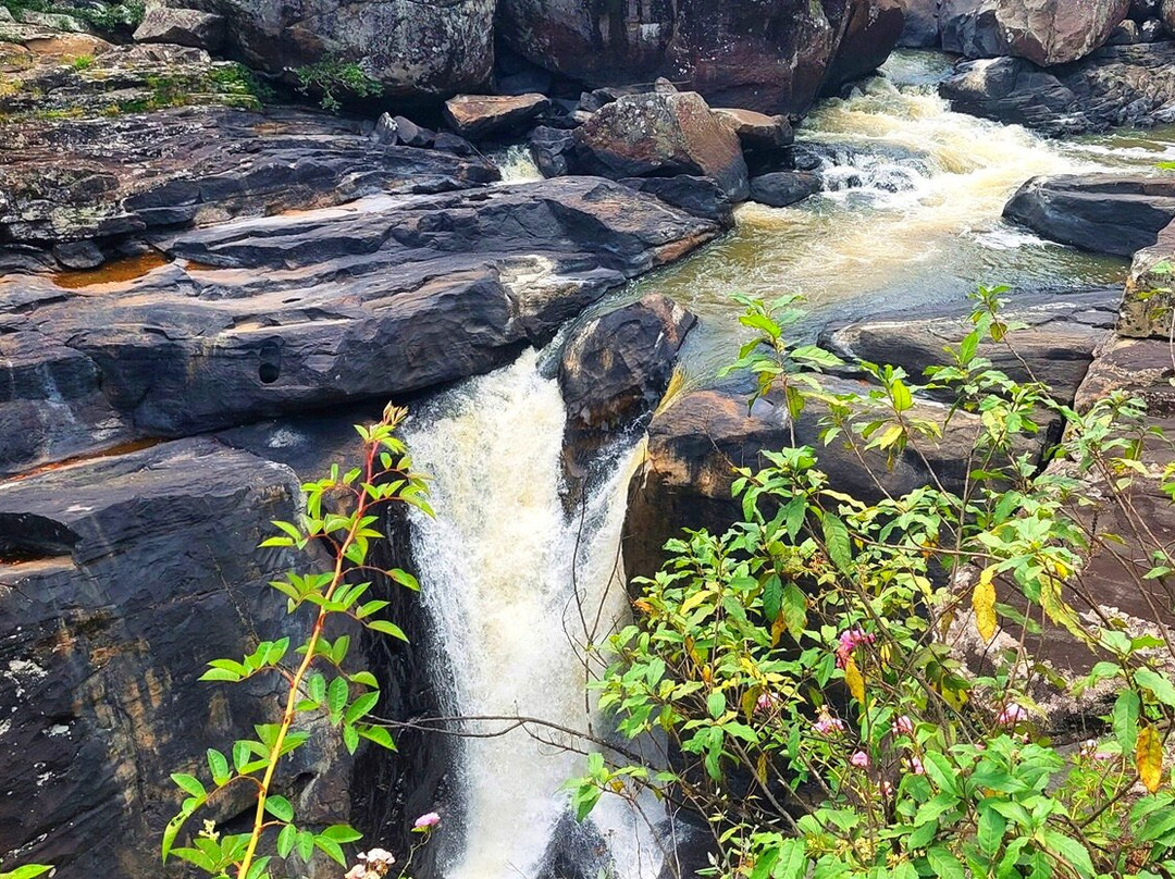 Cascade Andriamamovoka景点图片