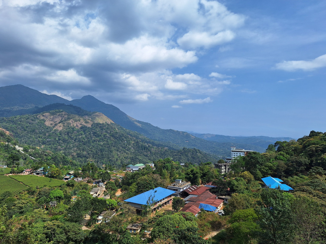 Golden Munnar Palace By Hawk Hospitality