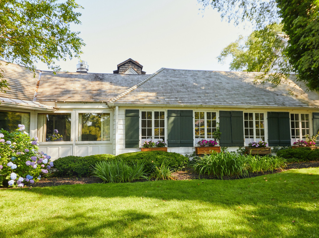 Three Village Inn主图