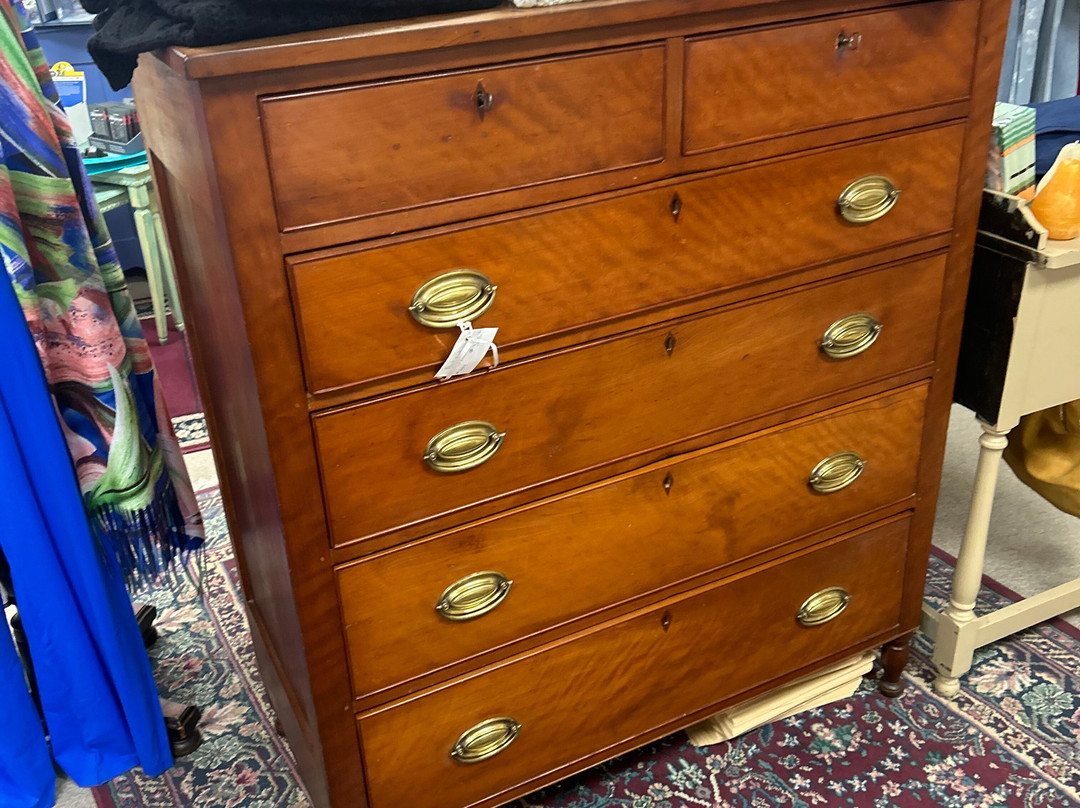 Dressers Unlimited-Plymouth必去景点