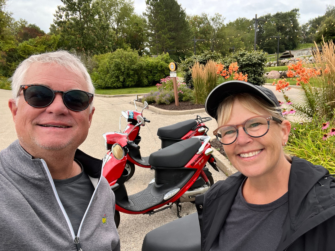 Lake Geneva Scooter Tours & Rentals-日内瓦湖必去景点