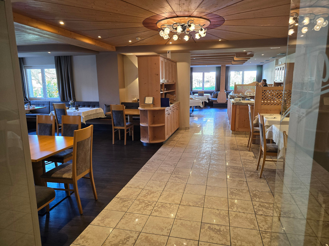 Saldur Small Active Hotel主图