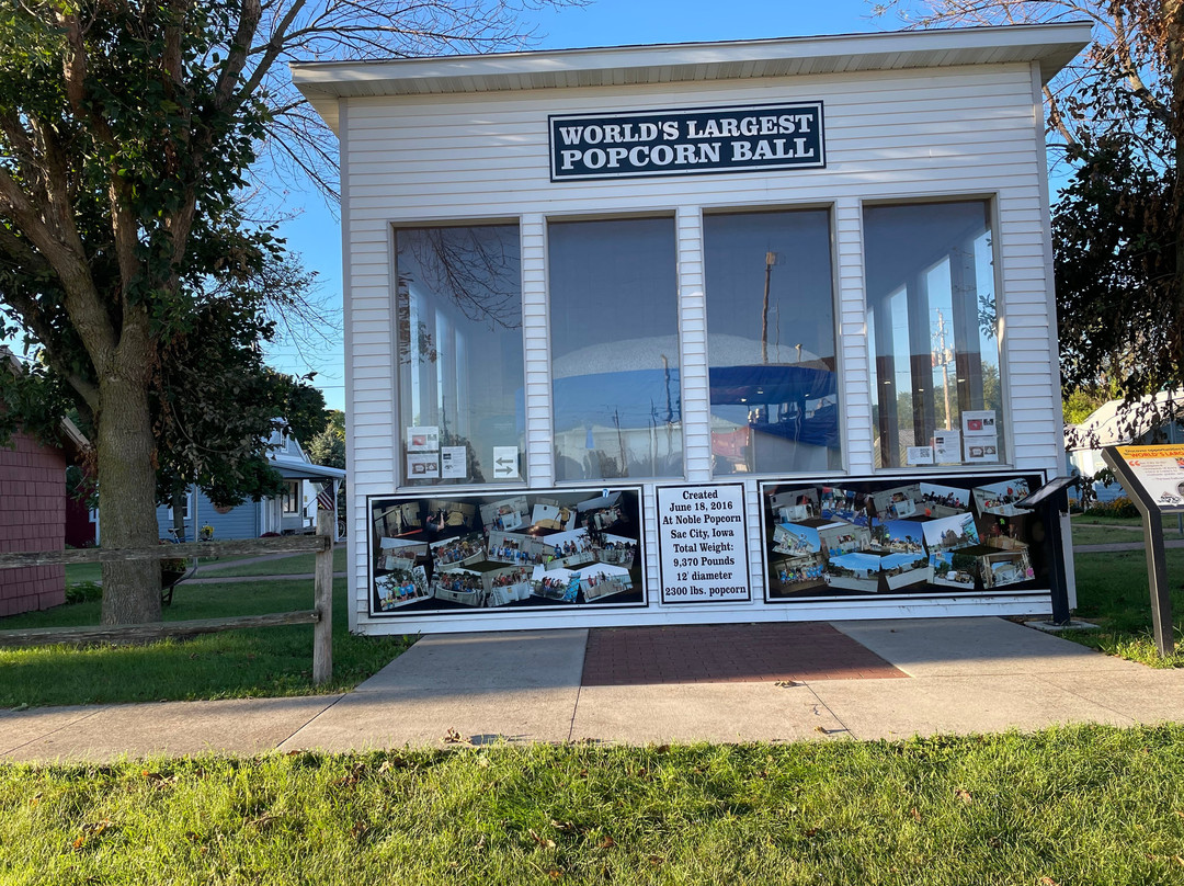 World's Largest Popcorn Ball-Sac City必去景点