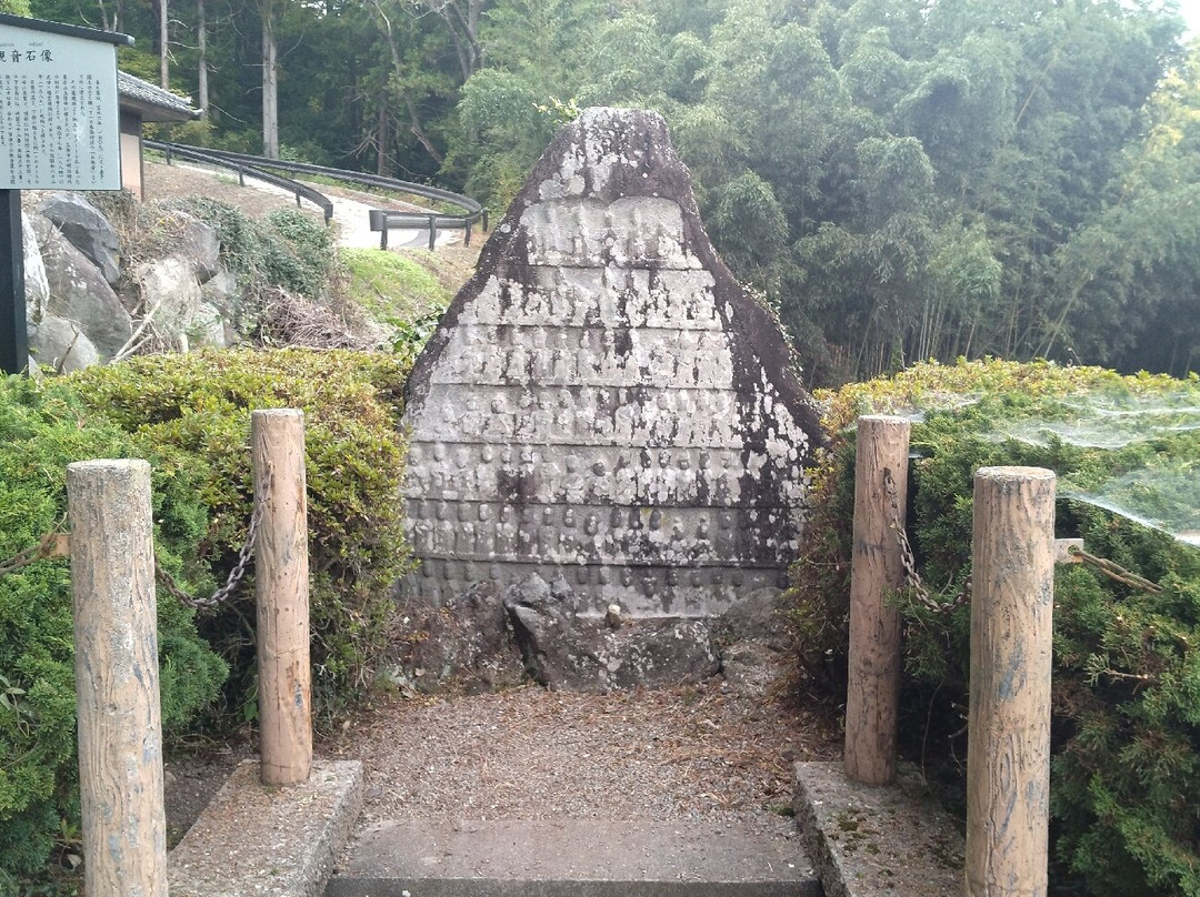 Stone Statue of Isseki Hyakkannon景点图片