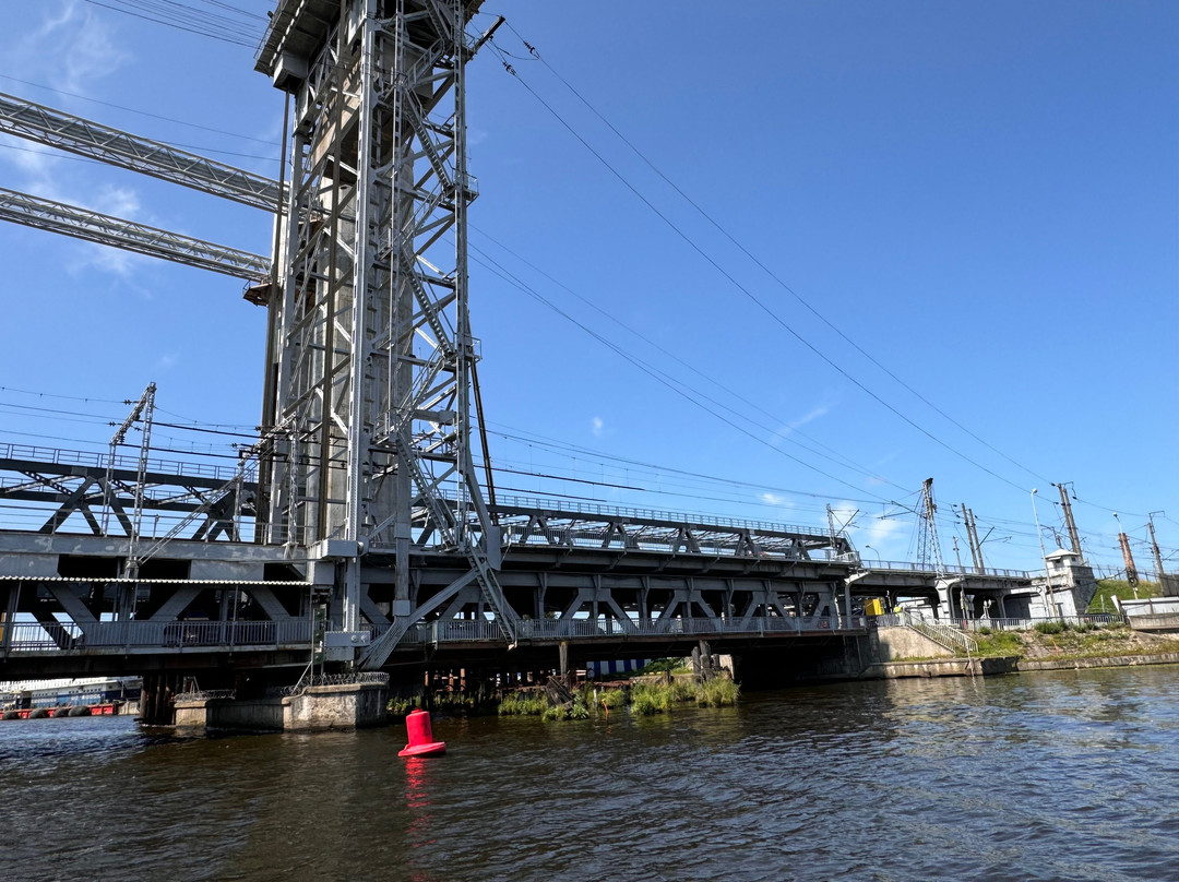 Dvukhyarusny Bridge景点图片