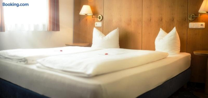 Lambrechten酒店住宿-Hotel Servus Europa