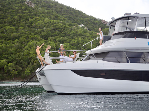 Vibin' Vi Boat Charters-East End必去景点