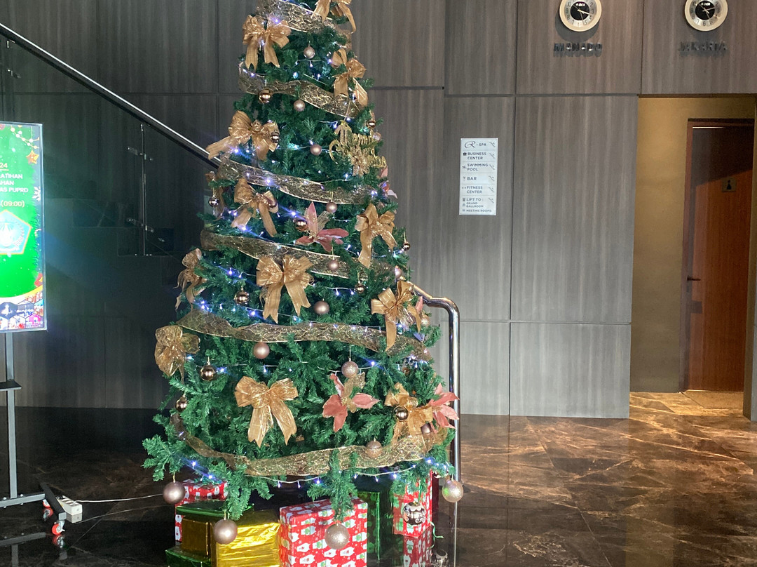 Roger's Hotel Manado主图