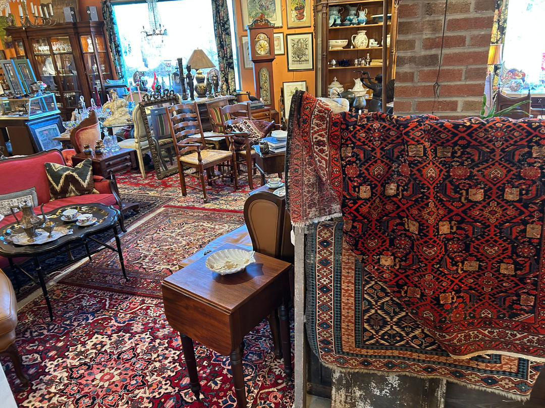 Blue Dolphin Antiques景点图片