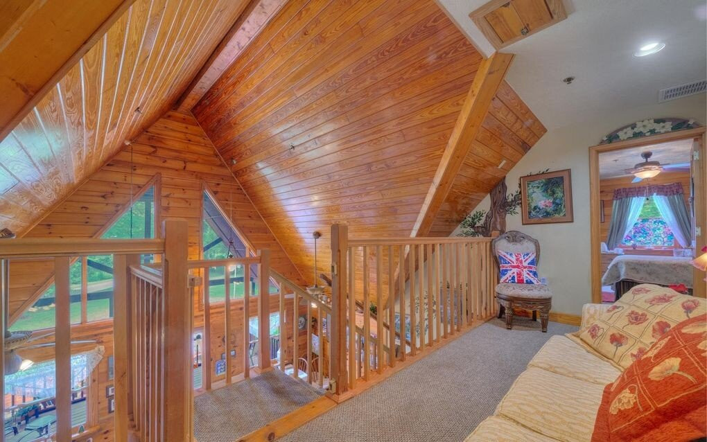 Cabin On The Lake主图