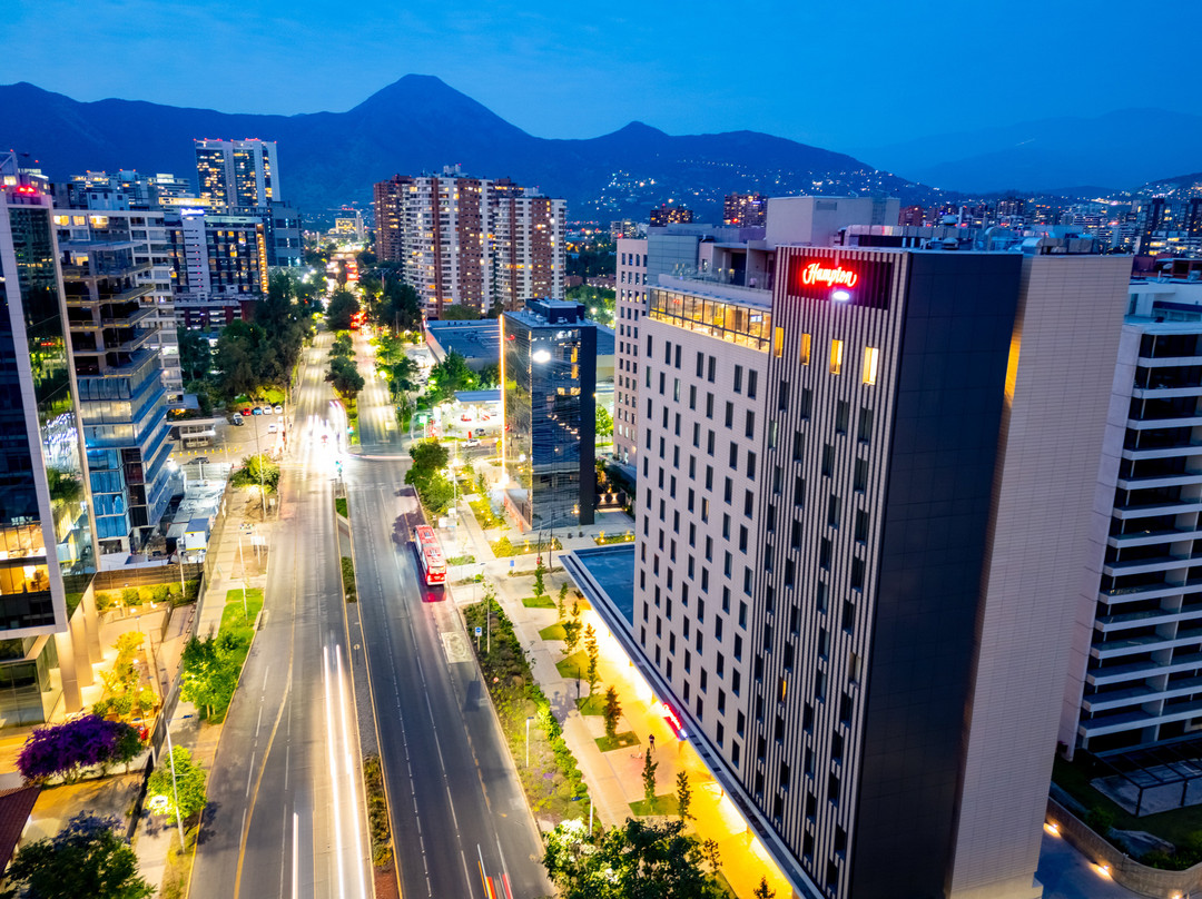 希尔顿欢朋酒店圣地亚哥拉斯孔德斯主图