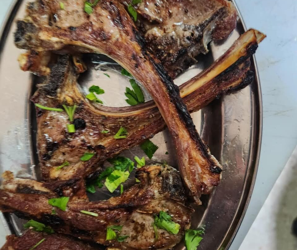 In Manolis the Taverna