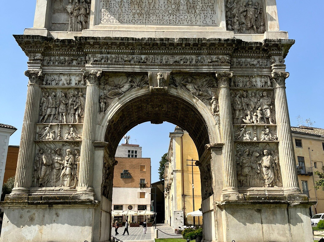 Arco di Traiano-贝内文托省必去景点