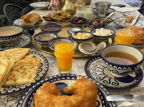 月亮与太阳庭院旅馆主图