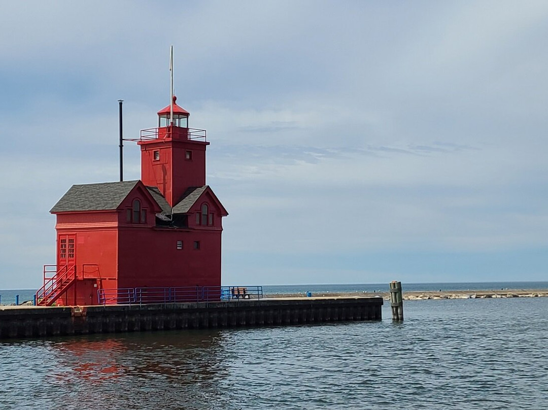 Big Red Lighthouse-荷兰村必去景点