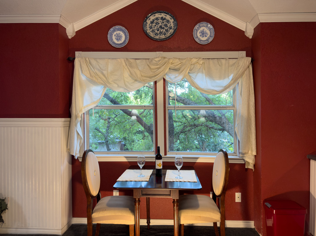 Bed and Breakfast on White Rock Creek主图