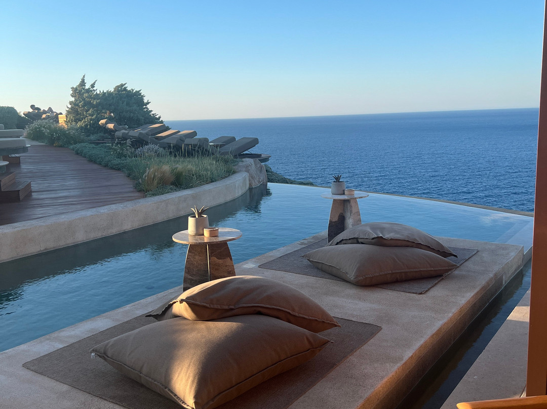 Acro Suites A Wellbeing Resort主图