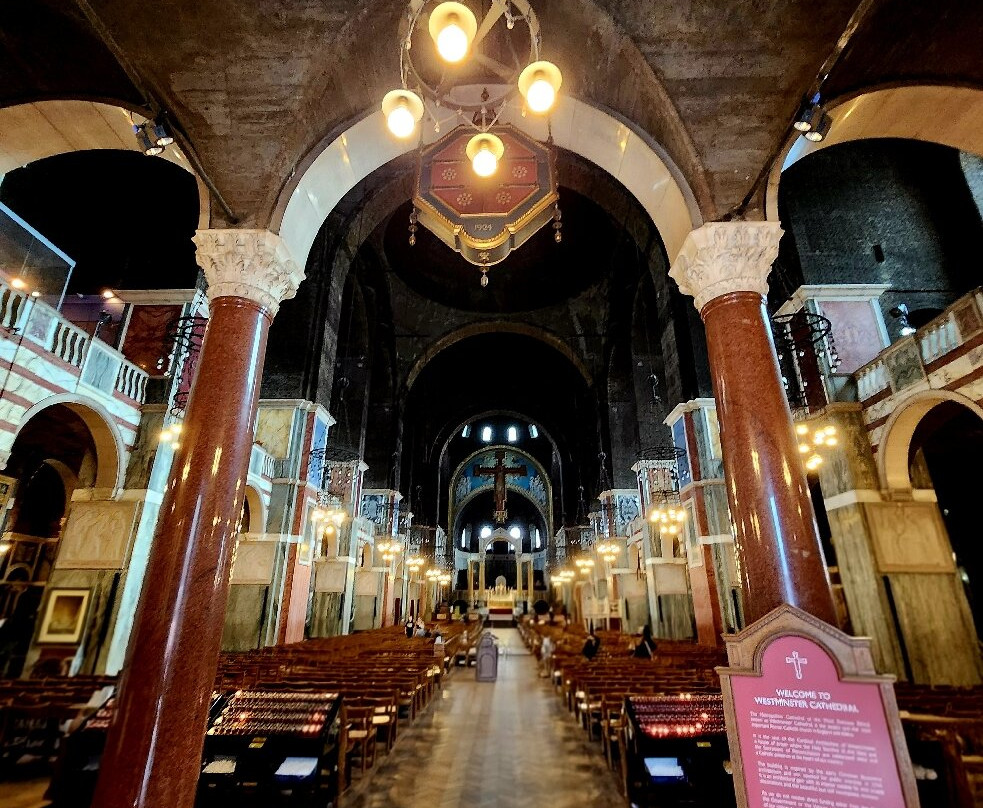 主教广场-伦敦必去景点