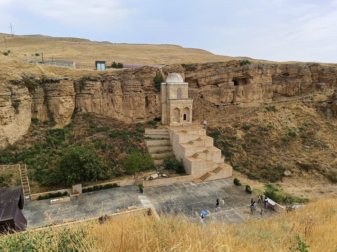 Diri Baba Mausoleum-Qobustan必去景点