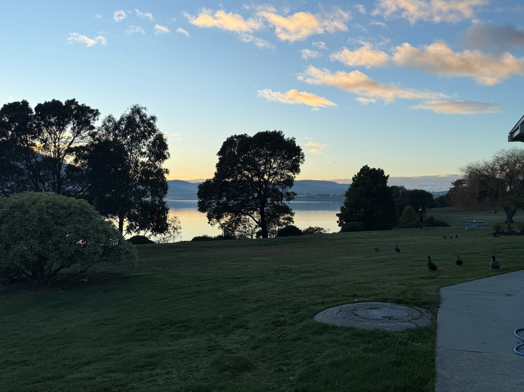 滨河汽车旅馆别墅主图