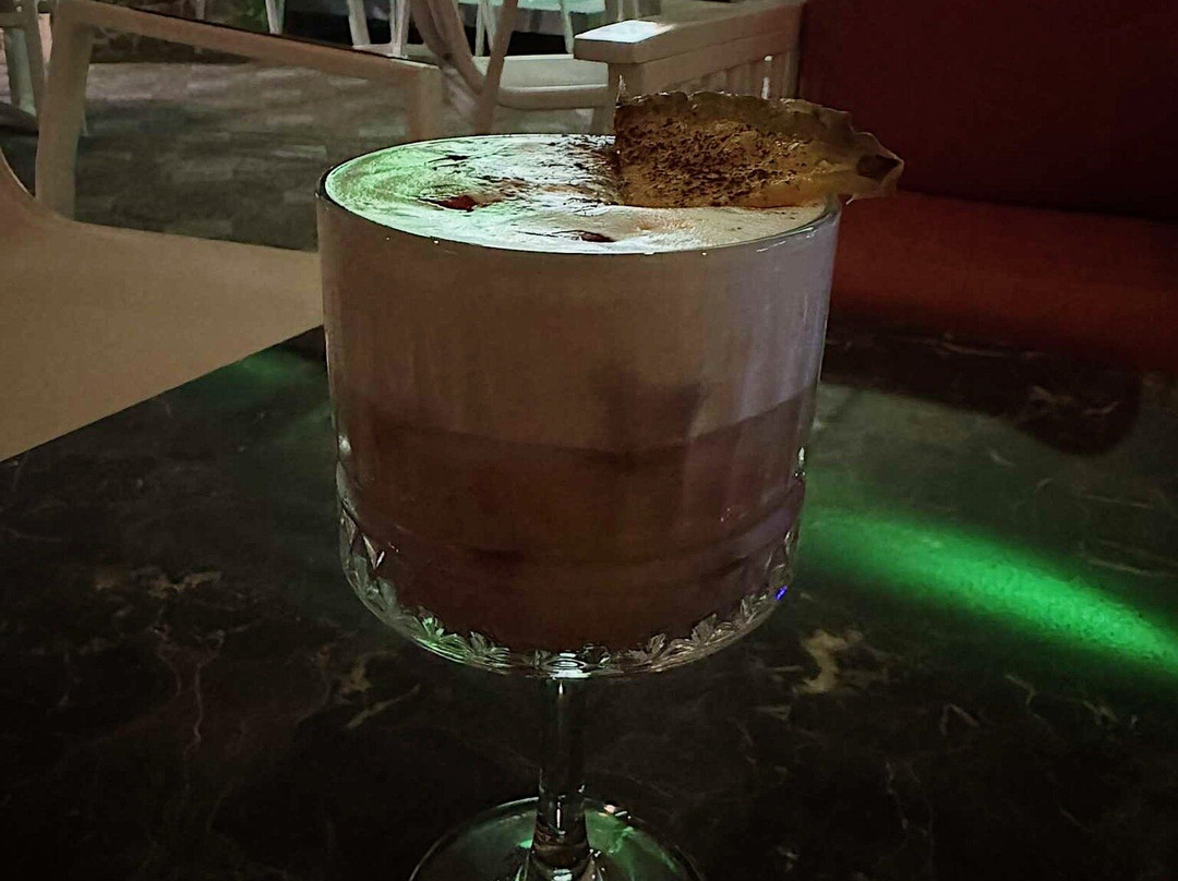 Cocktails & Dreams Lardos-Lardos必去景点