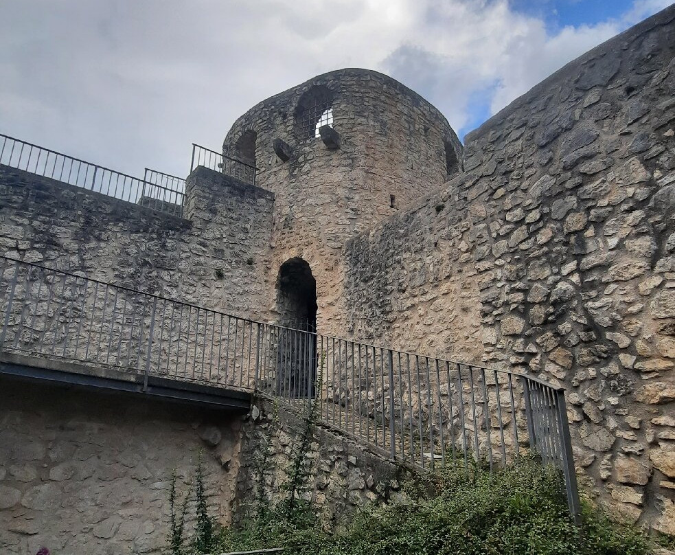 Castello Monumentale-Barrea必去景点
