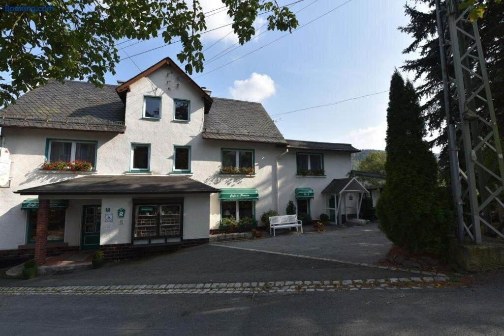 Hirschberg酒店住宿-Cafe & Pension am Rennsteig