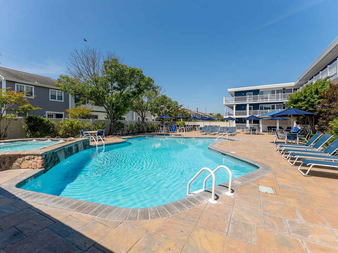 The Beachcomber Resort主图