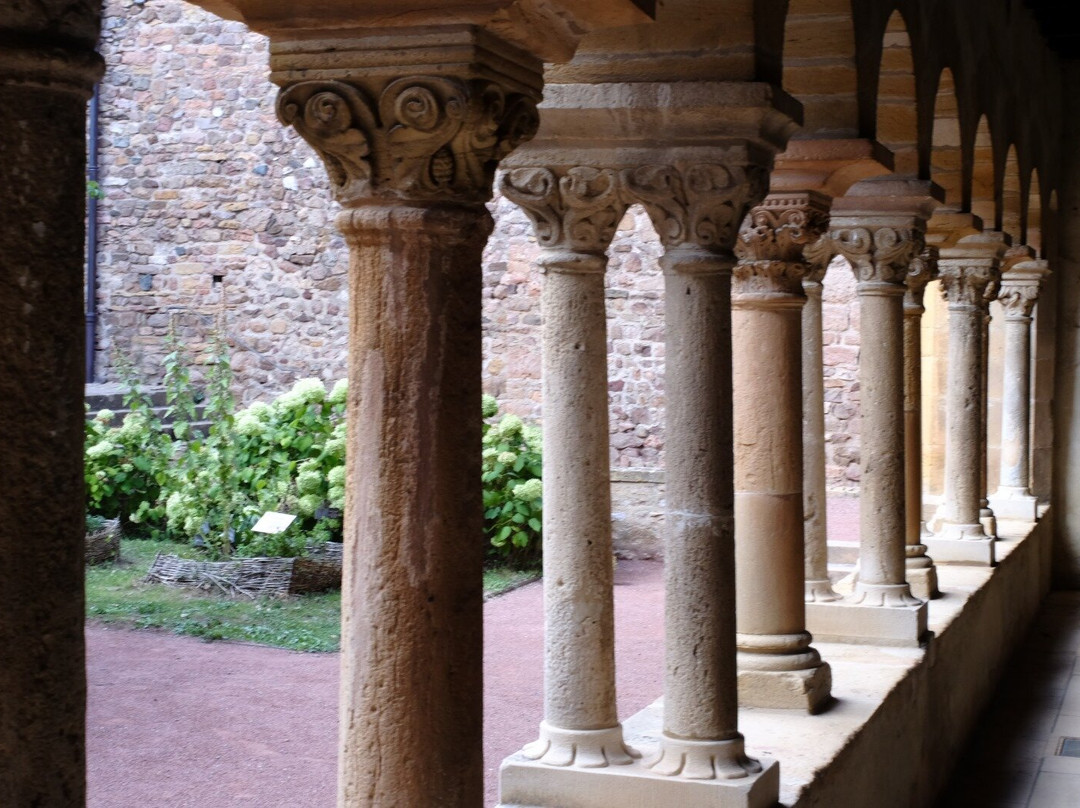 Musee du Prieure-Salles-Arbuissonnas-en-Beaujolais必去景点