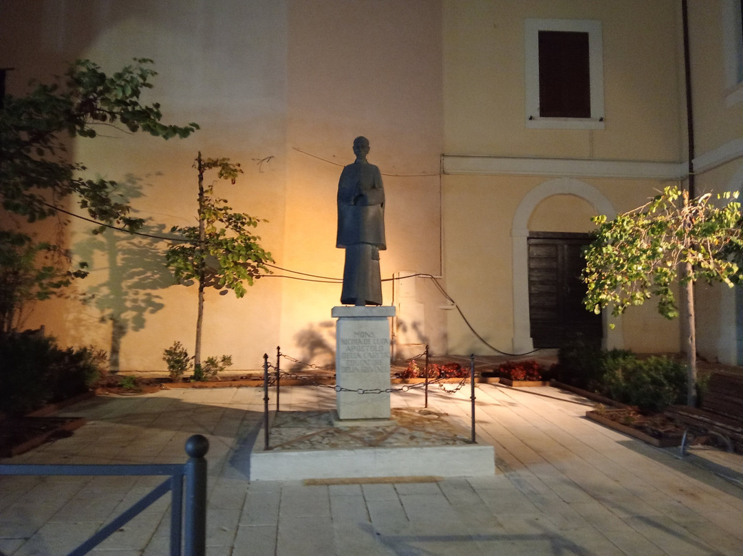 Statua Monsignor Nicola De Luca