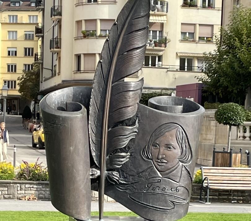 Gogol Statue