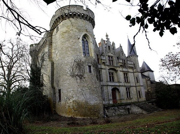 Château de Tigné Vins Gérard Depardieu-Tigne必去景点