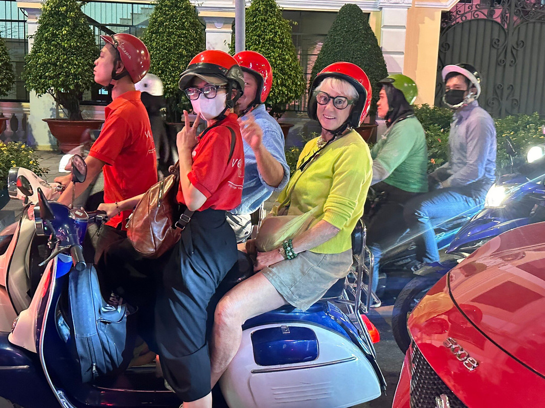 Vespa Rouge-胡志明市必去景点