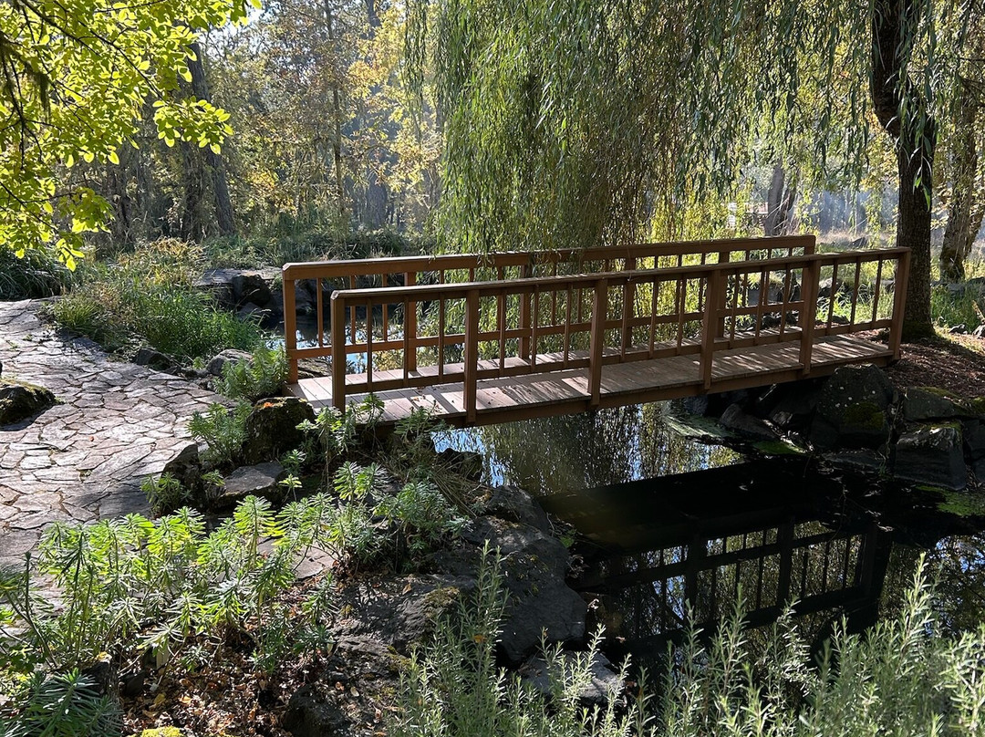 Mount Tom House主图