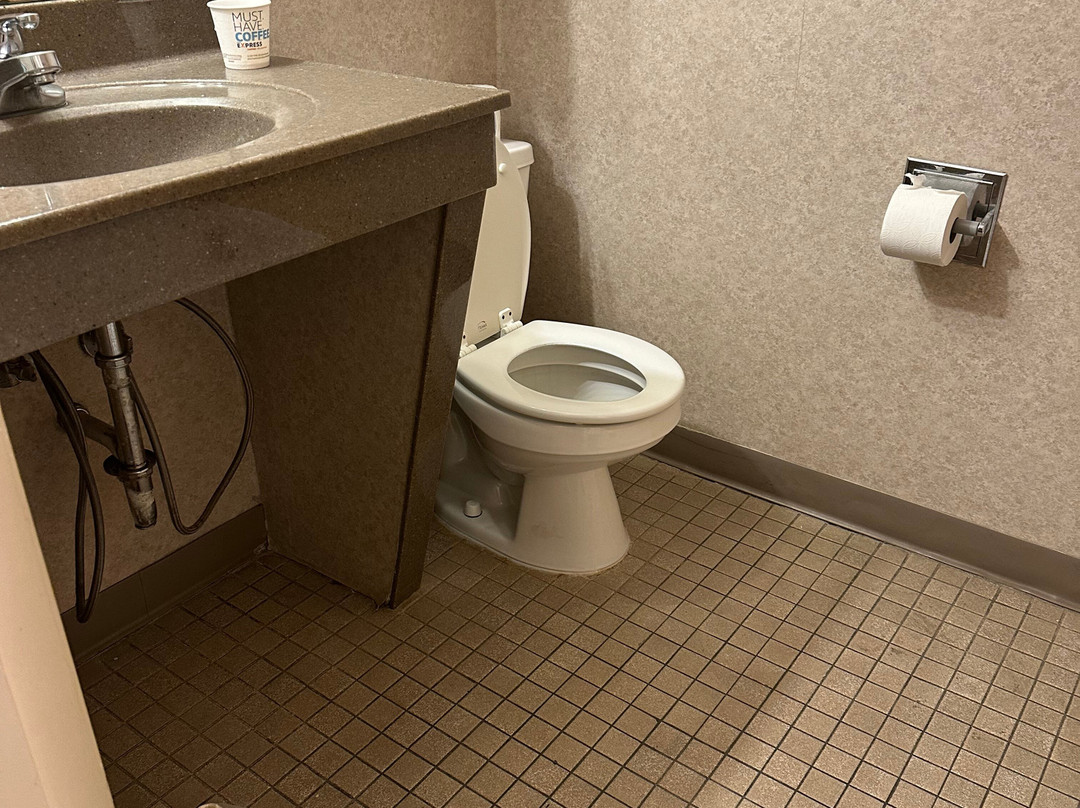 Ramada by Wyndham Topeka Downtown Hotel & Convention Center主图