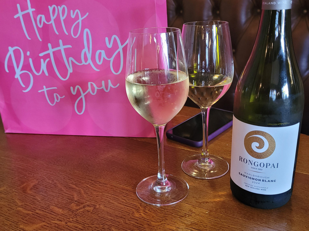 The Snooty Fox Hotel主图