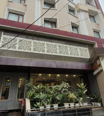 菠罗奈斯酒店主图