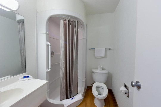 Shasta Vista Inn & Suites